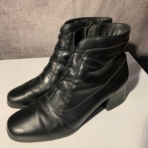 LONDON FOG Sibele Women's 8.5M Black Zip Ankle Boots Leather Upper 2" Heel